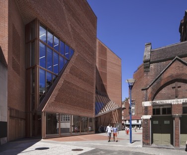 Sheila O'Donnell & John Tuomey vincono la Royal Gold Medal for Architecture 2015