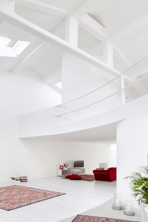 ultrarkitettura Loft White House: Architettura Organica e Vuoto Progettato a Mestre