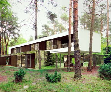 Izabelin House uno specchio nella foresta di Varsavia