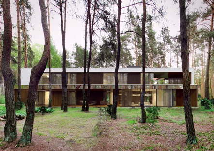 Izabelin House uno specchio nella foresta di Varsavia