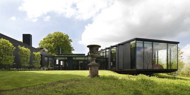 Villa in Chilterns: sulle tracce di Mies Van Der Rohe