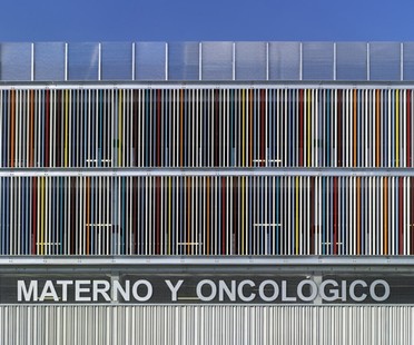 Díaz y Díaz Arquitectos Maternity and Oncologic Parking Spagna