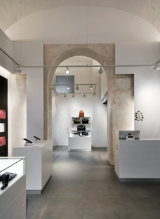 DC10 un progetto di superfici per il Leica Store di Roma 