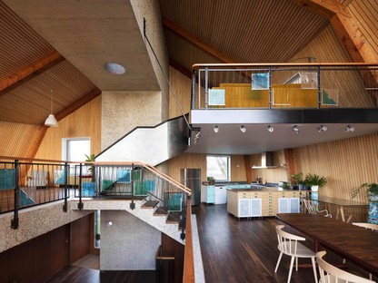 Mole Architects un Houseboat sulla terra ferma