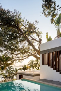 Main Office progetta una casa immersa nel paesaggio tropicale in Messico