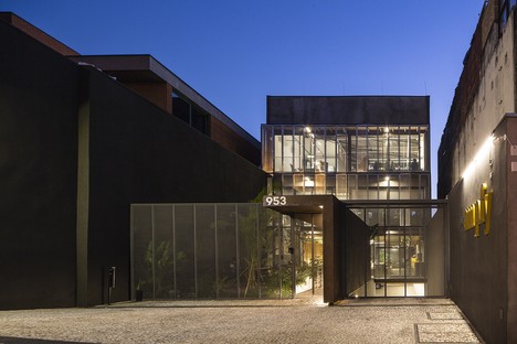 Reinach Mendonça Arquitetos e SuperLimão Studio per Girassol Building San Paolo Brasile