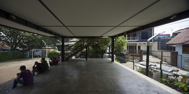 Architetture in Indonesia: una micro-biblioteca e una residenza