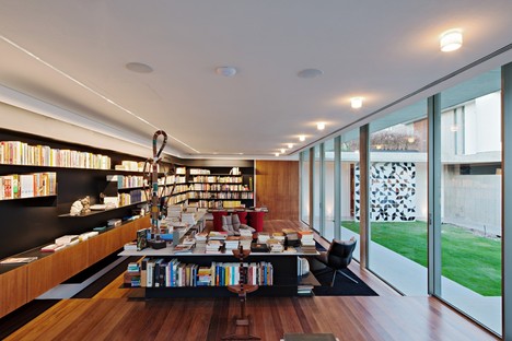 Kruchin Arquitetura una biblioteca per la Capobianco House a São Paulo