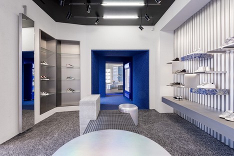 Piuarch firma un innovativo store per sneakers a Milano