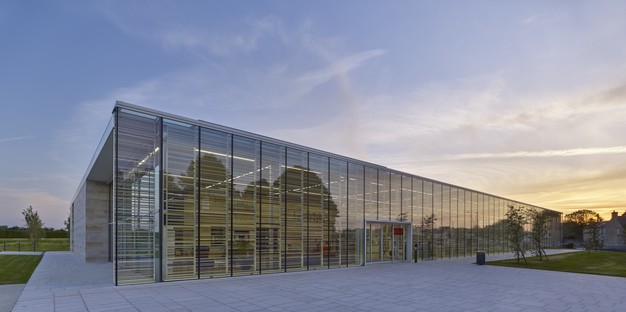 Serero Architectes Urbanistes Media Library una vetrina urbana e paesaggistica a Bayeux