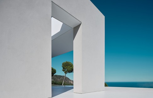 Abitare di fronte al Mar Mediterraneo Costa Brava House di Mathieson Architects 

