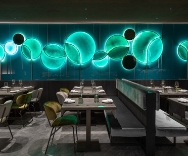 Maurizio Lai installazioni luminose e geometrie per un ristorante