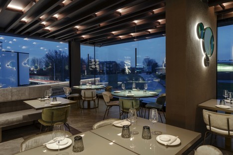 Maurizio Lai installazioni luminose e geometrie per un ristorante