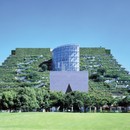 Architettura e natura: 25 anni del centro ACROS di Emilio Ambasz a Fukuoka