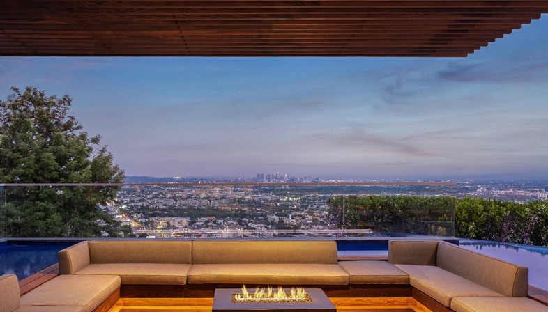 SAOTA Hillside casa con vista sullo skyline di Los Angeles
