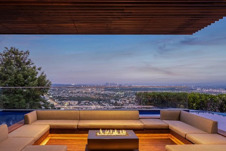 SAOTA Hillside casa con vista sullo skyline di Los Angeles