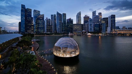 Foster and Partners Apple Marina Bay Sands a Singapore uno store sull'acqua