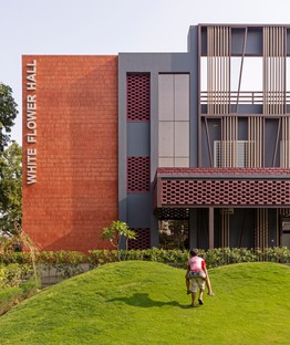Envisage progetta White Flower Hall dormitorio femminile per la Mann School, Alipur New Delhi
