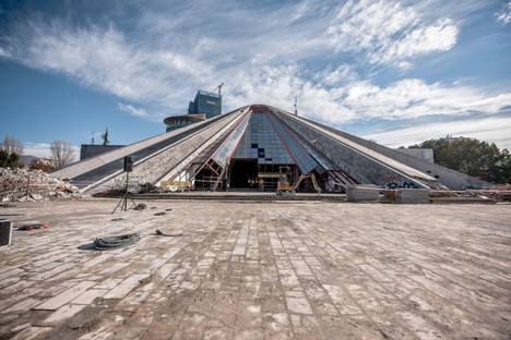 Nuova vita per la Piramide di Tirana al via il progetto di MVRDV