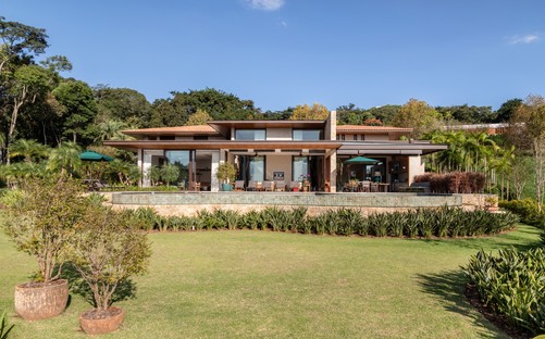 Gilda Meirelles Arquitetura EQ House materiali naturali per una casa nella natura
