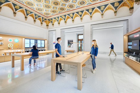 Foster + Partners Apple Via del Corso Roma