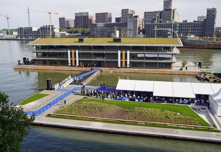 Powerhouse Company un edificio adattabile al clima Floating Office Rotterdam