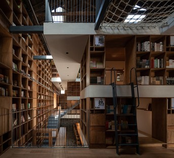 Capsule Hostel and Bookstore è World Interior of the Year 2021 