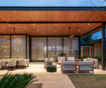 Gilda Meirelles Arquitetura Pitombas House una casa modulare per integrarsi nella natura