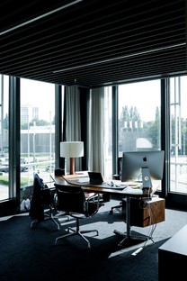 Studio Farris Architects interior per uffici in un edificio icona di Anversa