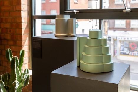 La mostra d'arte Ceramics: Neverending Artworks alla Clerkenwell Design Week