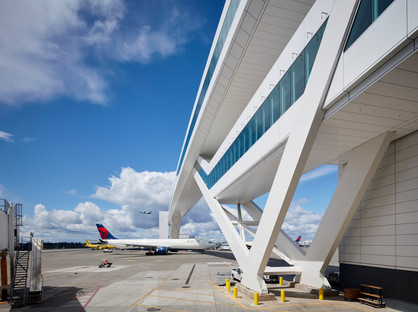 Skidmore, Owings & Merrill Aerial Walkway per l'Aeroporto Seattle-Tacoma
