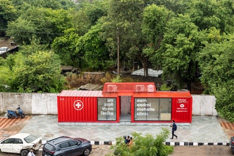Architecture Discipline cliniche sostenibili nei container a Delhi 