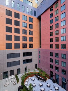 MVRDV Radio Hotel and Tower un nuovo colorato landmark per l'Upper Manhattan

