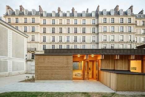 Atelier Régis Roudil Architectes un asilo nido in legno e terra cruda a Parigi