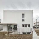 Casa DLS: Un'architettura autentica e funzionale per una famiglia contemporanea