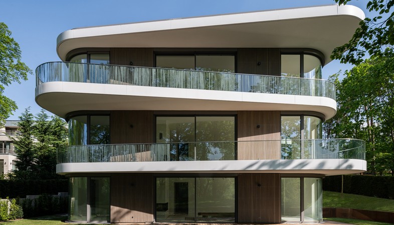 TCHOBAN VOSS Architekten Abitare sul lungo lago edificio residenziale a Griebnitzsee

