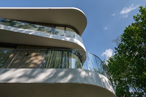 TCHOBAN VOSS Architekten Abitare sul lungo lago edificio residenziale a Griebnitzsee
