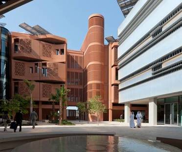 Foster + Partners Edificio ad energia solare ad Abu Dhabi