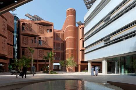 Foster   Partners Edificio ad energia solare ad Abu Dhabi