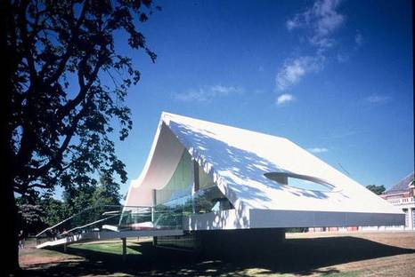 Serpentine Gallery Pavilion 2003 Designed by Oscar Niemeyer ph. Richard Bryant