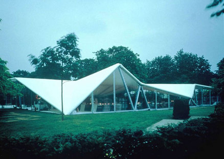 Serpentine Gallery Pavilion 2000 Designed by Zaha Hadid ph. Dafydd Jones