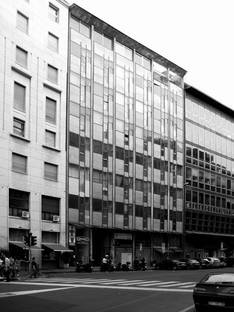 Vico Magistretti edificio in Corso Europa