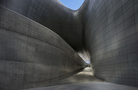Zaha Hadid Architects Dongdaemun Design Plaza, Seoul, Korea