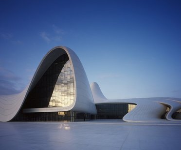 L'Heydar Aliyev Center di Zaha Hadid vince il Design of the year 2014