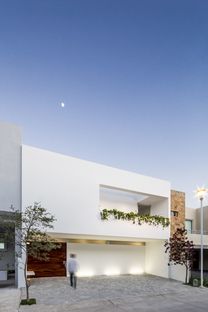 Cota Paredes Arquitectos: Casa V a Guadalajara (Messico)