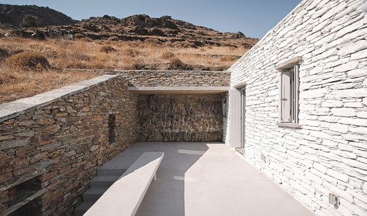 Cometa Architects: Rocksplit, casa sull’isola di Ceo, Cicladi