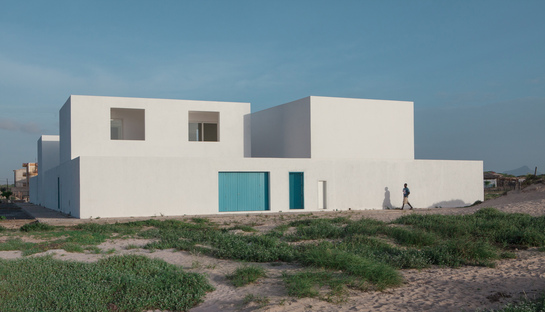 José Adrião: complesso residenziale a Praia do Estoril Capo Verde