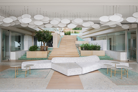 BLANKPAGE Architects e Karim Nader Studio: Villa Kali in Libano 