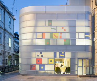 Steven Holl + jmarchitects: Maggie's Centre Barts Londra