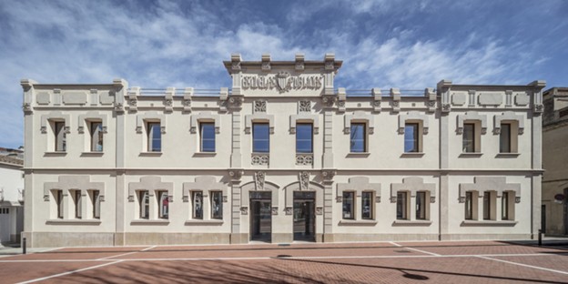 Taller9s: Sant Sadurnì Cultural Center, biblioteca e archivio